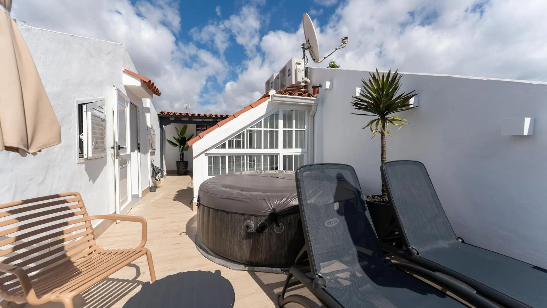 Rooftop Bungalow Pamro - Private Jacuzzi - Fitness Area - Free Wifi - Air Conditioner - Pool - Modern & Comfortable - Sunnygolf Maspalomas  Holiday home