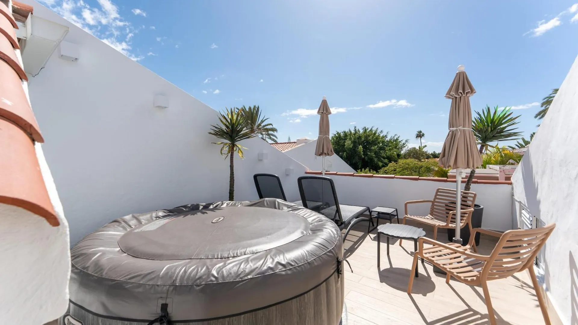 Rooftop Bungalow Pamro - Private Jacuzzi - Fitness Area - Free Wifi - Air Conditioner - Pool - Modern & Comfortable - Sunnygolf Maspalomas