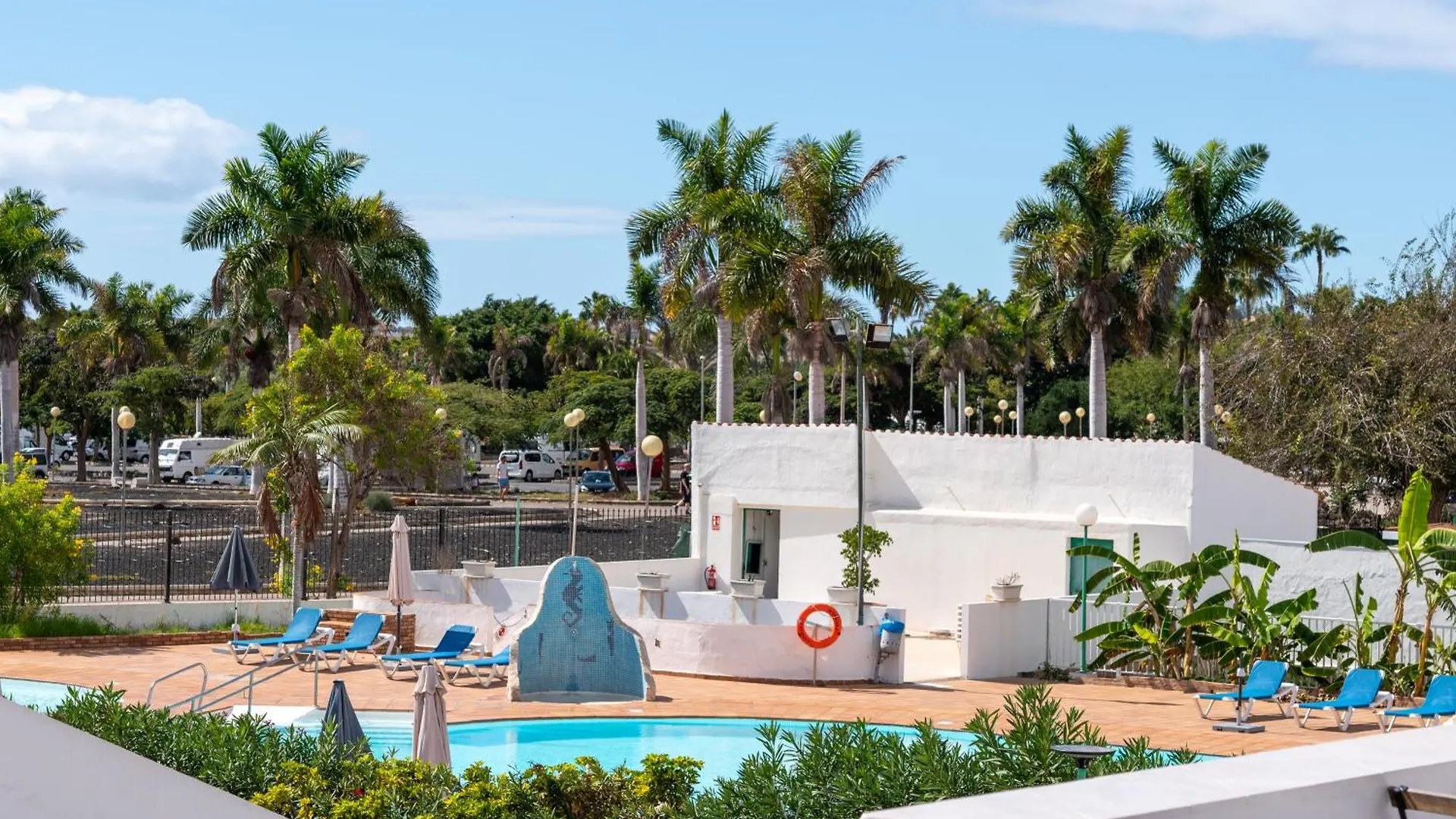 Rooftop Bungalow Pamro - Private Jacuzzi - Fitness Area - Free Wifi - Air Conditioner - Pool - Modern & Comfortable - Sunnygolf Maspalomas  Maspalomas (Gran Canaria)